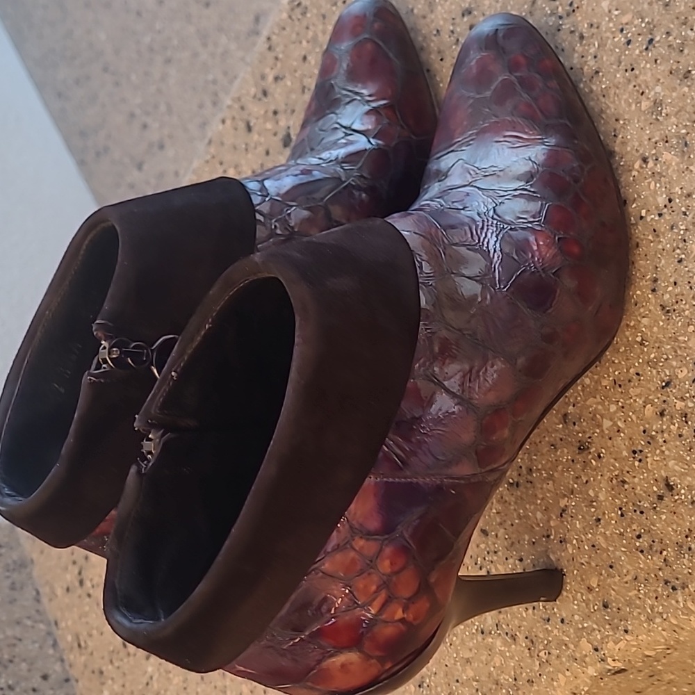Booties Donald J Pliner Brown croco